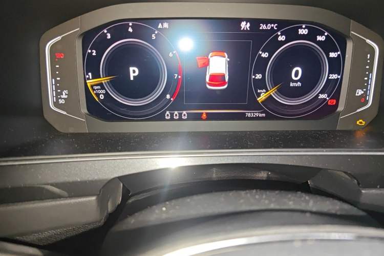 Used Volkswagen Tiguan 2018 330TSI All-Wheel-Drive Innovation Model Odometer Close Up