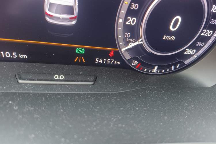 Used Volkswagen Tiguan 2018 330TSI Four-Wheel Drive High-End Model Odometer Close Up