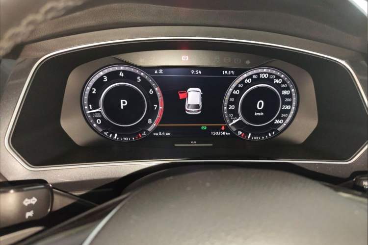 Used Volkswagen Tiguan 2018 330TSI Four-Wheel Drive High-End Model Odometer Close Up