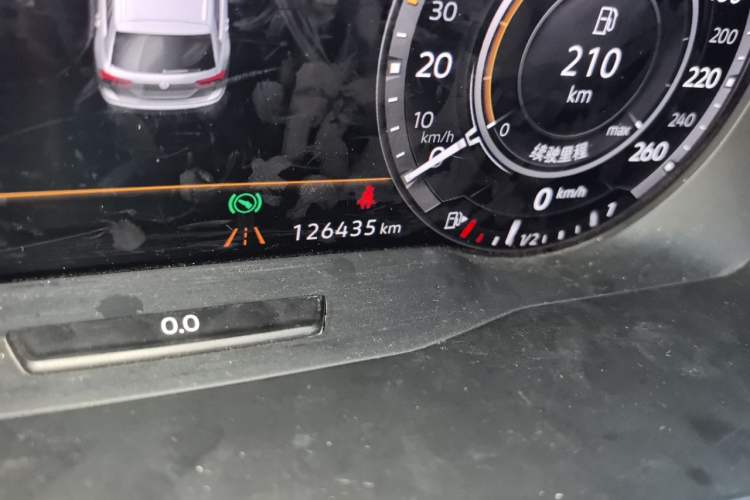 Used Volkswagen Tiguan 2018 330TSI Four-Wheel Drive High-End Model Odometer Close Up