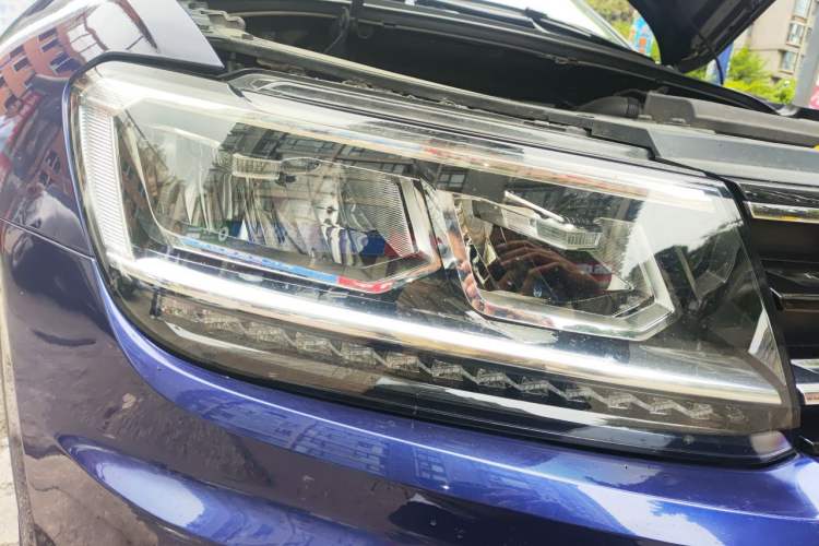 Used Volkswagen Tiguan 2018 330TSI All-Wheel-Drive Innovation Model Right Front Headlight