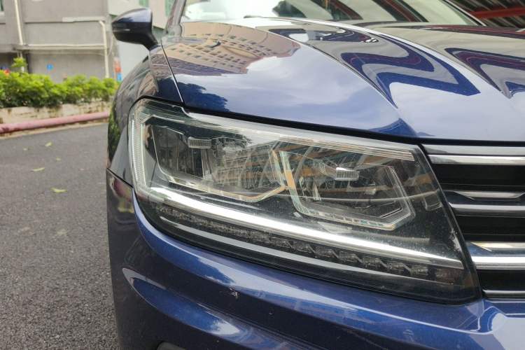 Used Volkswagen Tiguan 2018 330TSI All-Wheel-Drive Innovation Model Right Front Headlight
