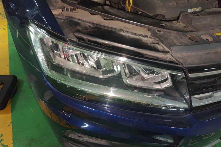 Used Volkswagen Tiguan 2018 330TSI All-Wheel-Drive Innovation Model Right Front Headlight