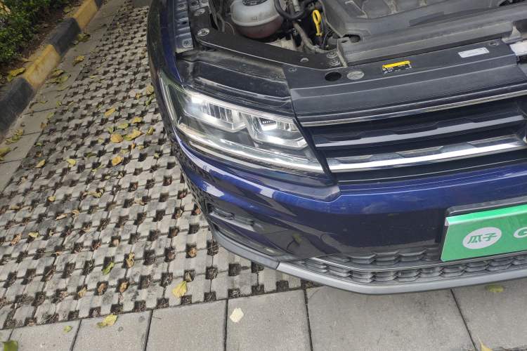Used Volkswagen Tiguan 2018 330TSI All-Wheel-Drive Innovation Model Right Front Headlight