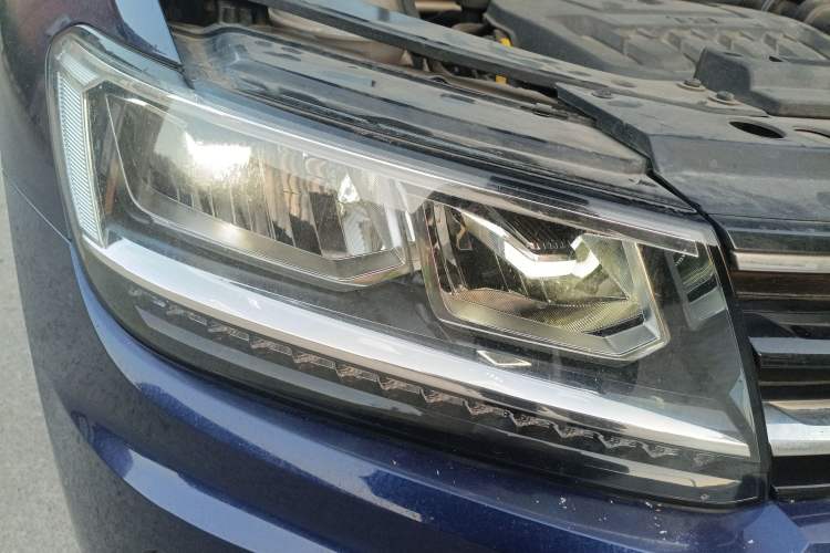 Used Volkswagen Tiguan 2018 330TSI All-Wheel-Drive Innovation Model Right Front Headlight