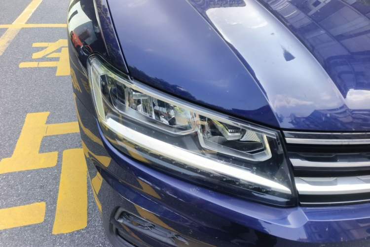 Used Volkswagen Tiguan 2018 330TSI All-Wheel-Drive Innovation Model Right Front Headlight