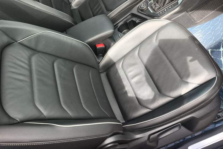 Used Volkswagen Tiguan 2018 380TSI Four-Wheel Drive R-Line Right Front Seat