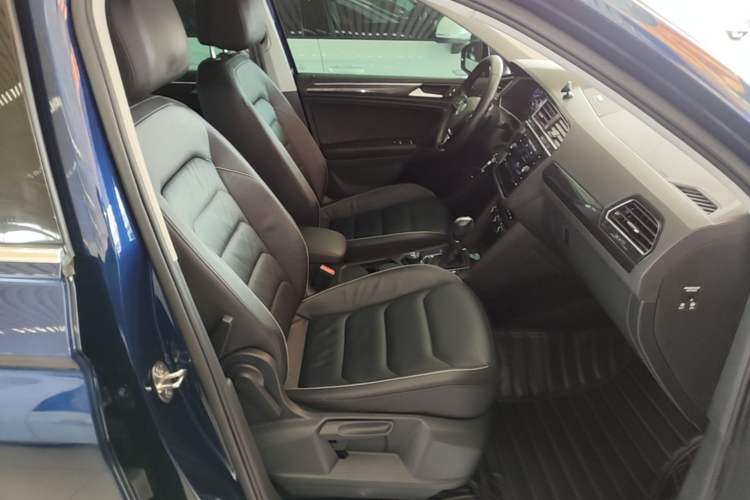 Used Volkswagen Tiguan 2018 330TSI All-Wheel-Drive Innovation Model Right Front Seat