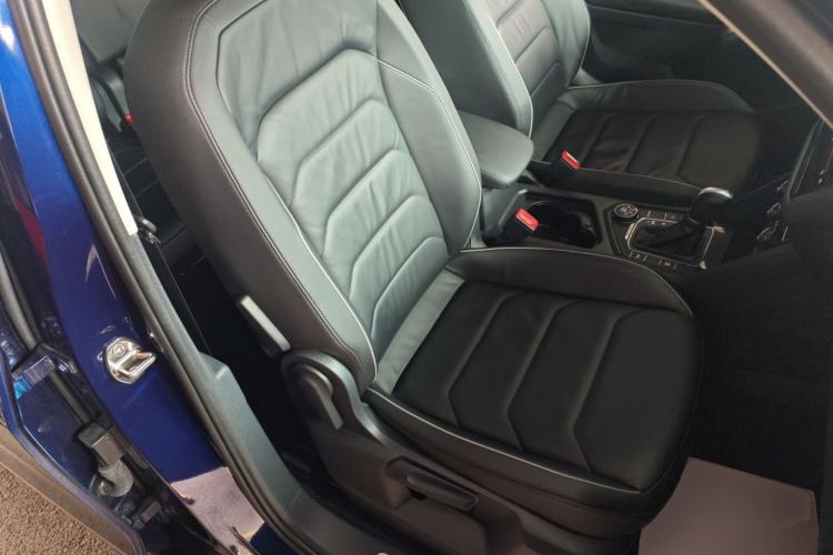 Used Volkswagen Tiguan 2018 330TSI All-Wheel-Drive Innovation Model Right Front Seat
