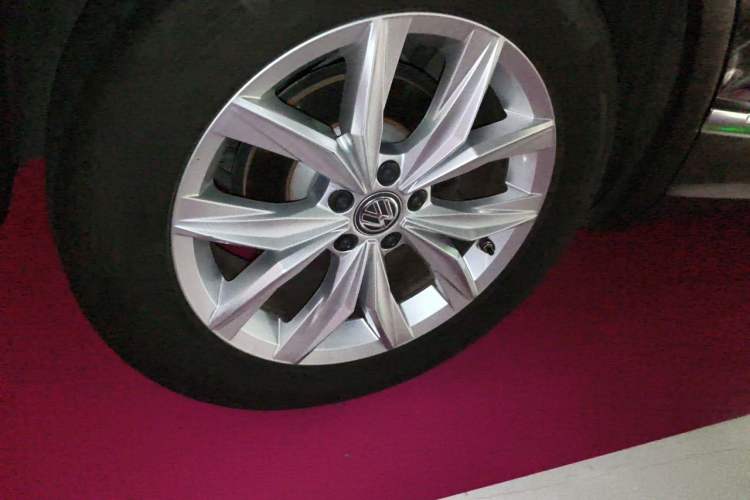 Used Volkswagen Tiguan 2018 330TSI All-Wheel-Drive Innovation Model Right Front Wheel Hub