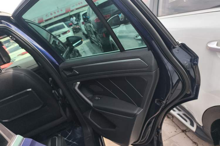 Used Volkswagen Tiguan 2018 380TSI Four-Wheel Drive R-Line Right Rear Door Interior