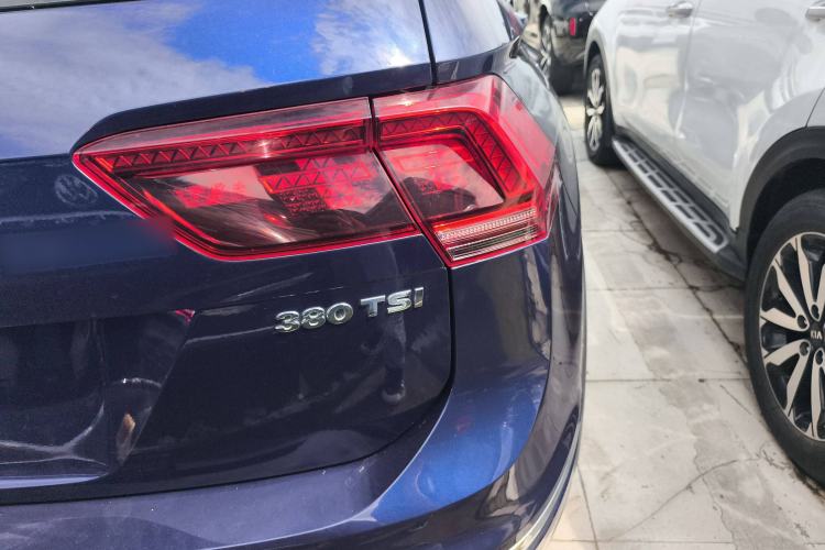 Used Volkswagen Tiguan 2018 380TSI Four-Wheel Drive R-Line Right Rear Taillight