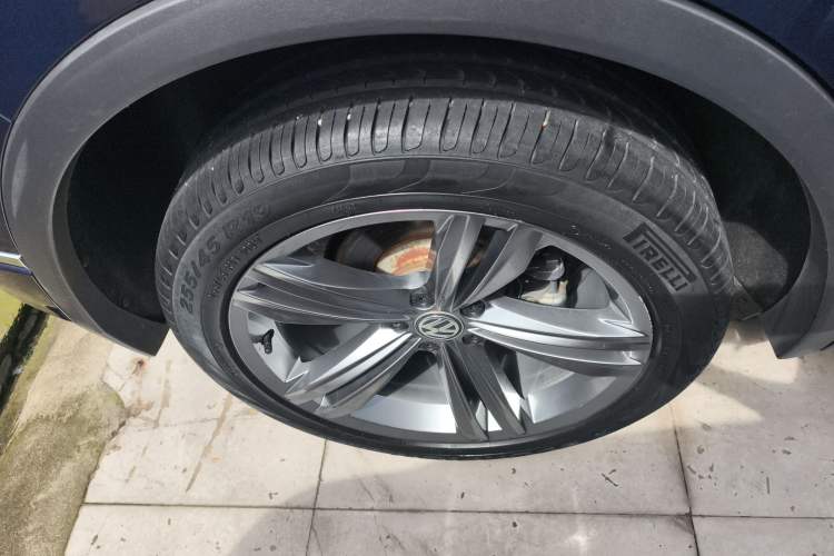 Used Volkswagen Tiguan 2018 380TSI Four-Wheel Drive R-Line Right Rear Wheel Hub