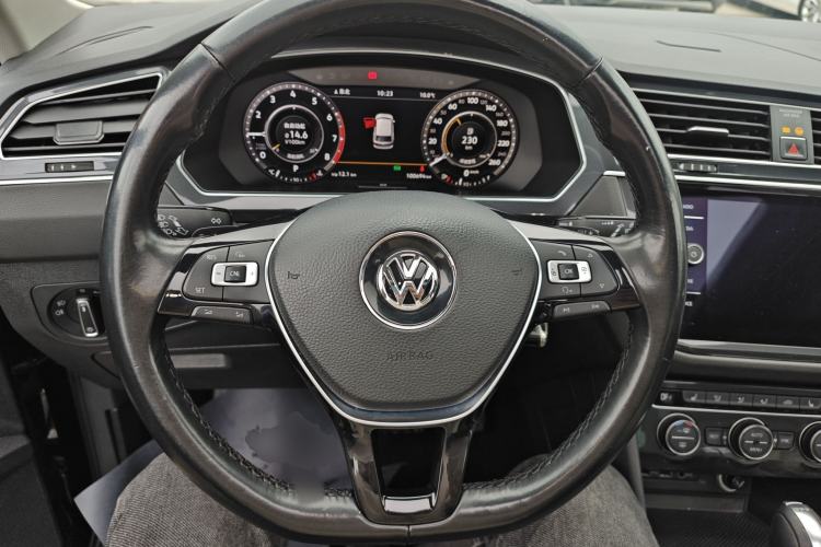 Used Volkswagen Tiguan 2018 330TSI All-Wheel-Drive Innovation Model Steering Wheel