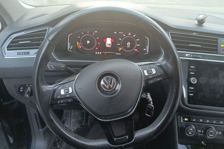 Used Volkswagen Tiguan 2018 330TSI All-Wheel-Drive Innovation Model Steering Wheel