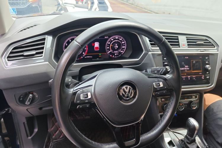 Used Volkswagen Tiguan 2018 330TSI All-Wheel-Drive Innovation Model Steering Wheel