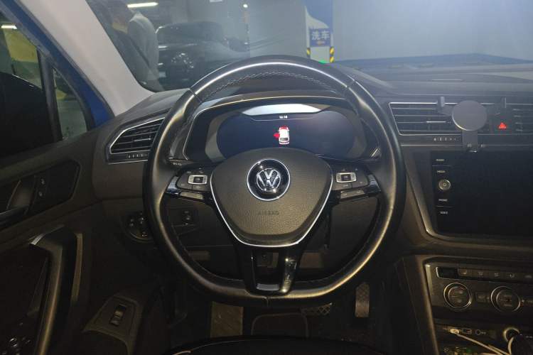 Used Volkswagen Tiguan 2018 330TSI All-Wheel-Drive Innovation Model Steering Wheel