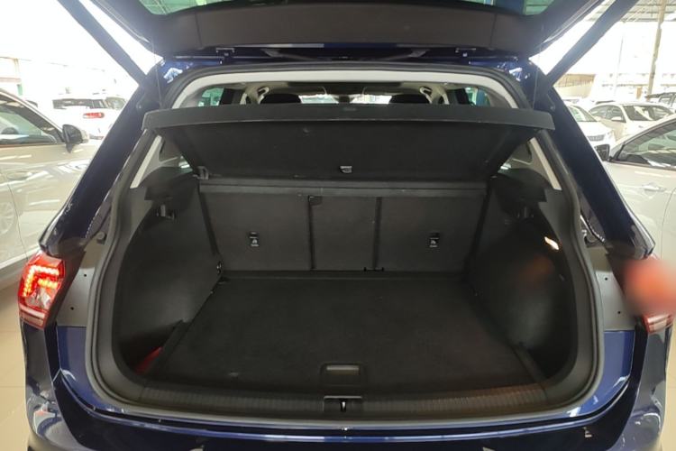 Used Volkswagen Tiguan 2018 330TSI All-Wheel-Drive Innovation Model Trunk