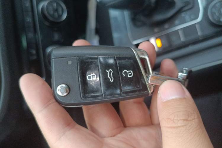 Used Volkswagen Tiguan 2018 330TSI All-Wheel-Drive Innovation Model Vehicle Key