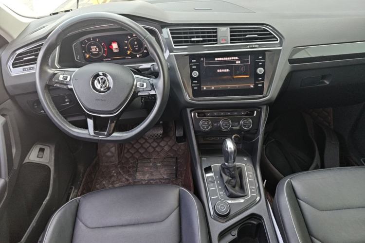 Used Volkswagen Tiguan 2018 330TSI All-Wheel-Drive Innovation Model Center Console