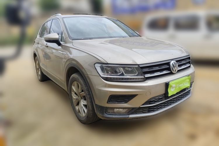 Used Volkswagen Tiguan 2018 330TSI All-Wheel-Drive Innovation Model Front Right 45 Deg