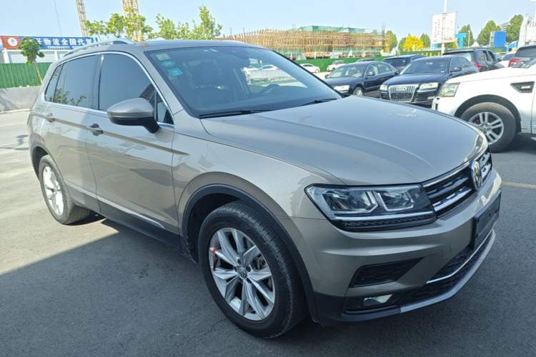 Used Volkswagen Tiguan 2018 330TSI All-Wheel-Drive Innovation Model Front Right 45 Deg