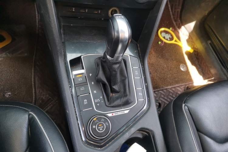 Used Volkswagen Tiguan 2018 330TSI All-Wheel-Drive Innovation Model Gear Lever