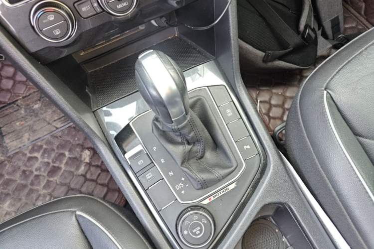 Used Volkswagen Tiguan 2018 330TSI All-Wheel-Drive Innovation Model Gear Lever