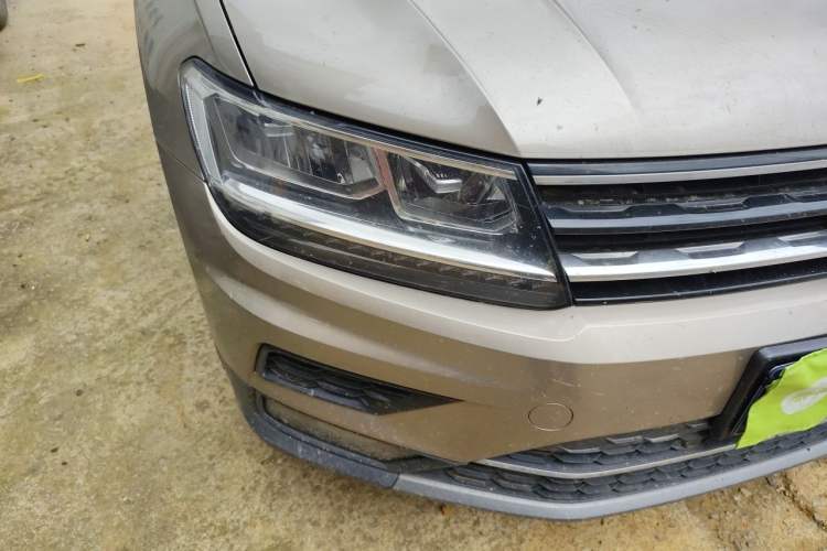 Used Volkswagen Tiguan 2018 330TSI All-Wheel-Drive Innovation Model Right Front Headlight