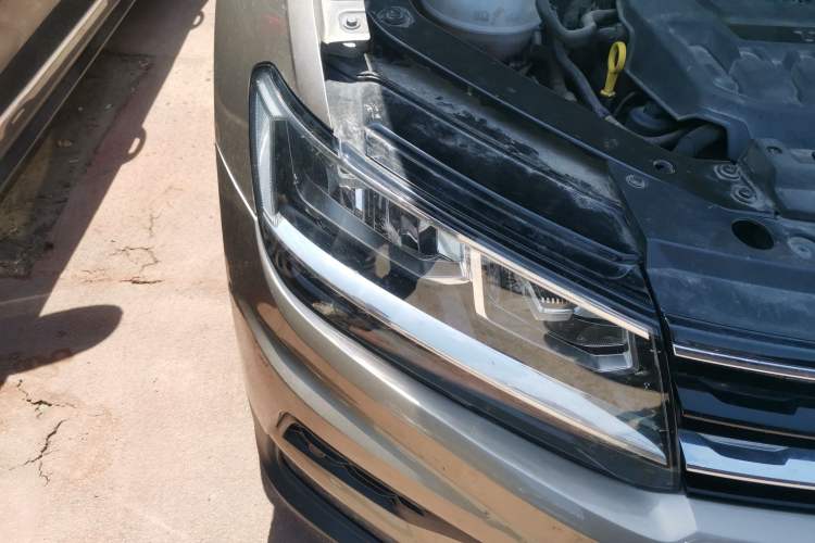 Used Volkswagen Tiguan 2018 330TSI All-Wheel-Drive Innovation Model Right Front Headlight