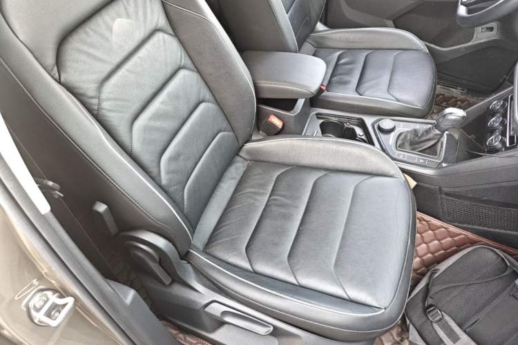 Used Volkswagen Tiguan 2018 330TSI All-Wheel-Drive Innovation Model Right Front Seat