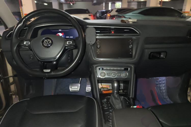 Used Volkswagen Tiguan 2018 330TSI All-Wheel-Drive Innovation Model Center Console