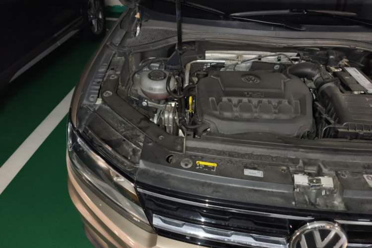 Used Volkswagen Tiguan 2018 330TSI All-Wheel-Drive Innovation Model Engine Bay Right