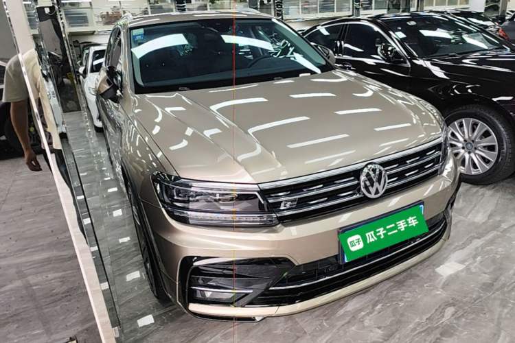 Used Volkswagen Tiguan 2018 330TSI Four-Wheel Drive High-End Model Front Right 45 Deg