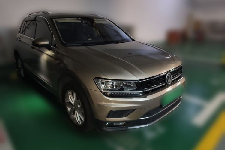 Used Volkswagen Tiguan 2018 330TSI All-Wheel-Drive Innovation Model Front Right 45 Deg