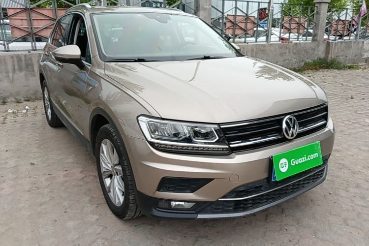 Used Volkswagen Tiguan 2018 330TSI All-Wheel-Drive Innovation Model Front Right 45 Deg