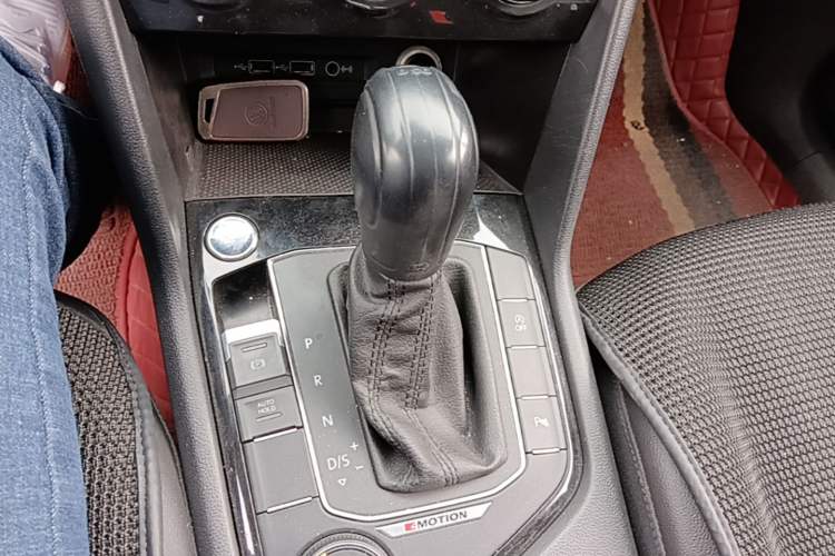 Used Volkswagen Tiguan 2018 330TSI All-Wheel-Drive Innovation Model Gear Lever
