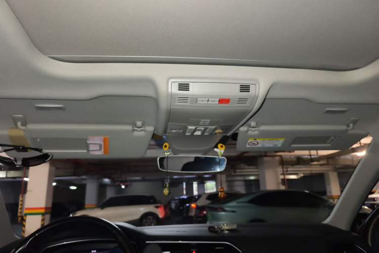 Used Volkswagen Tiguan 2018 330TSI All-Wheel-Drive Innovation Model Headliner