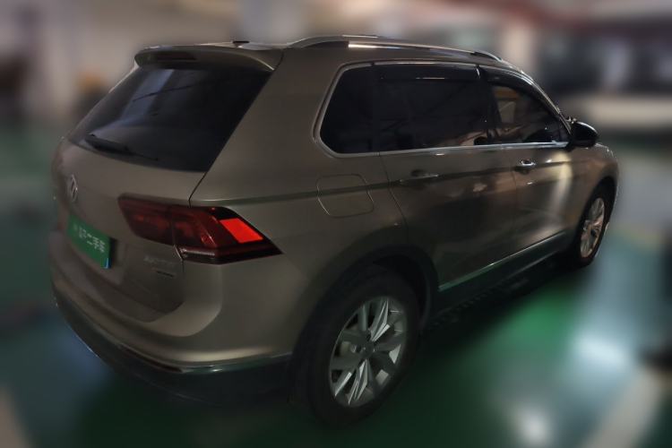 Used Volkswagen Tiguan 2018 330TSI All-Wheel-Drive Innovation Model Rear Right 45 Deg