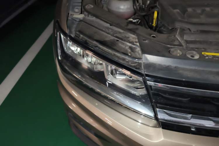 Used Volkswagen Tiguan 2018 330TSI All-Wheel-Drive Innovation Model Right Front Headlight