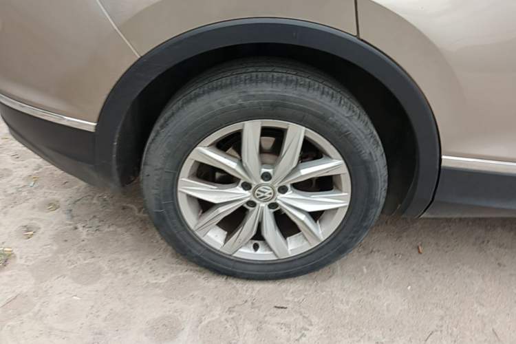Used Volkswagen Tiguan 2018 330TSI All-Wheel-Drive Innovation Model Right Rear Wheel Hub