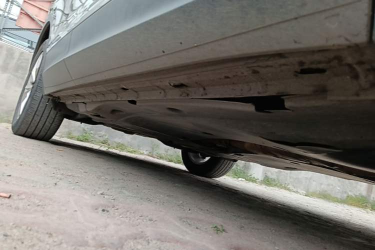 Used Volkswagen Tiguan 2018 330TSI All-Wheel-Drive Innovation Model Right Side Sill