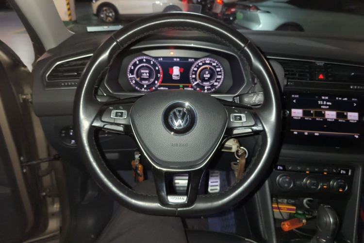 Used Volkswagen Tiguan 2018 330TSI All-Wheel-Drive Innovation Model Steering Wheel