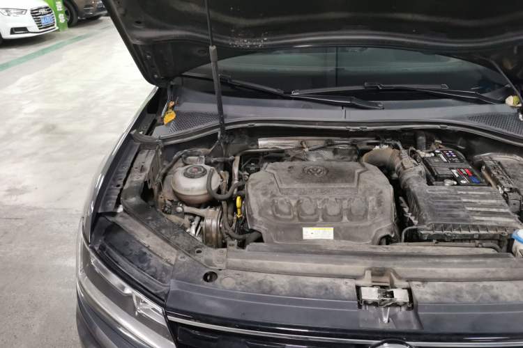 Used Volkswagen Tiguan 2018 330TSI All-Wheel-Drive Innovation Model Engine Bay Right