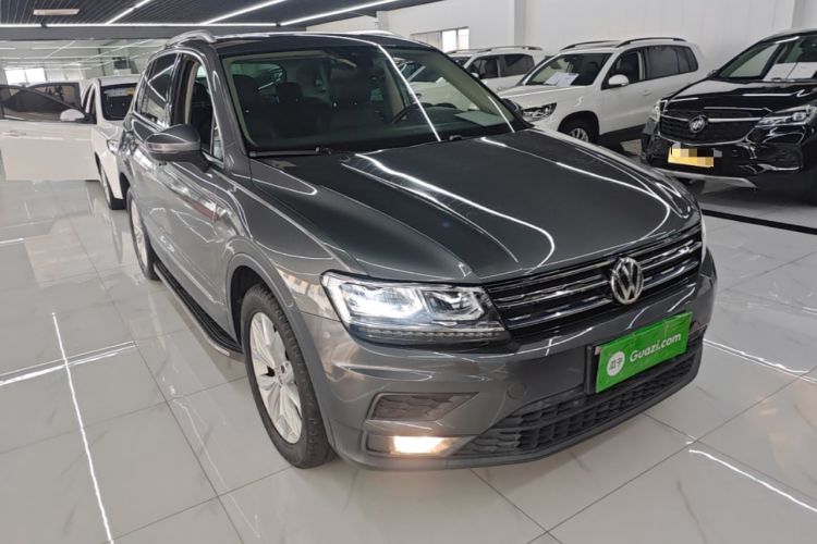 Used Volkswagen Tiguan 2018 280TSI Two-Wheel-Drive Elite Version Front Right 45 Deg