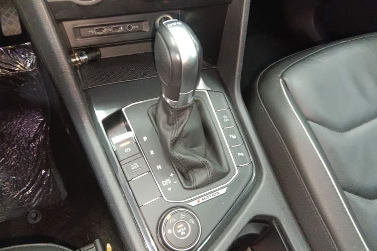 Used Volkswagen Tiguan 2018 330TSI Four-Wheel Drive High-End Model Gear Lever