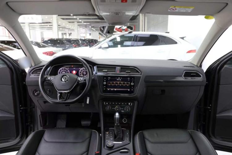 Used Volkswagen Tiguan 2018 330TSI All-Wheel-Drive Innovation Model Interior 1