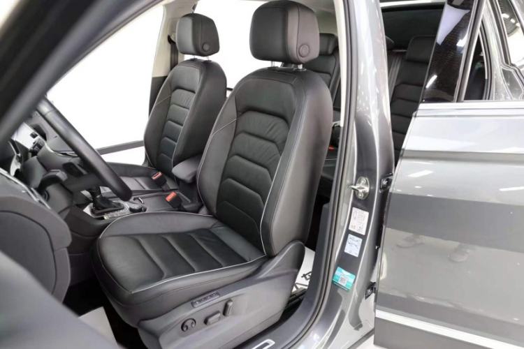 Used Volkswagen Tiguan 2018 330TSI All-Wheel-Drive Innovation Model Interior 3