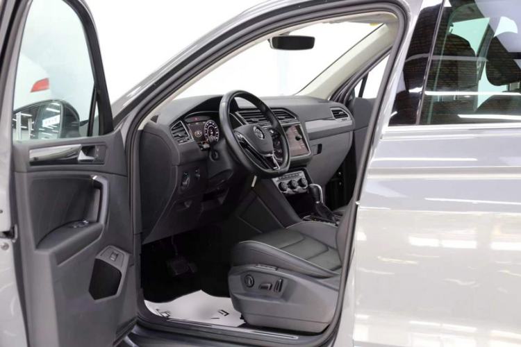 Used Volkswagen Tiguan 2018 330TSI All-Wheel-Drive Innovation Model Interior 4