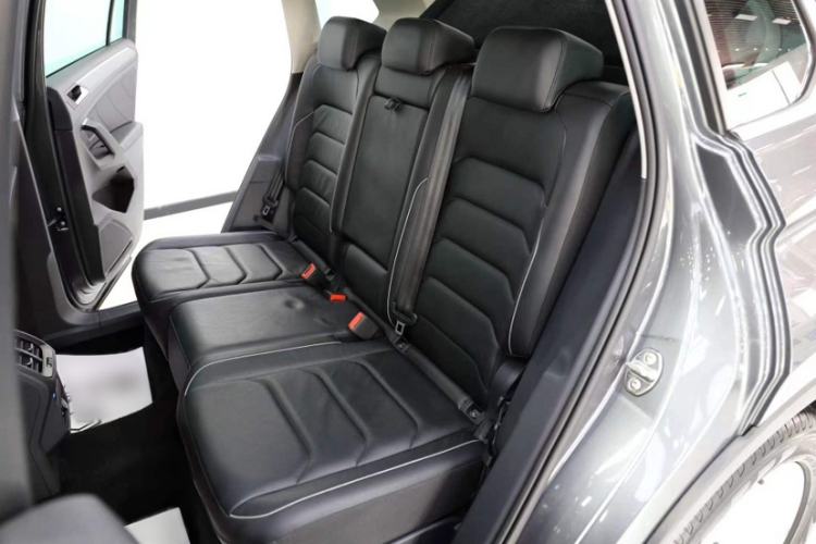 Used Volkswagen Tiguan 2018 330TSI All-Wheel-Drive Innovation Model Interior 5